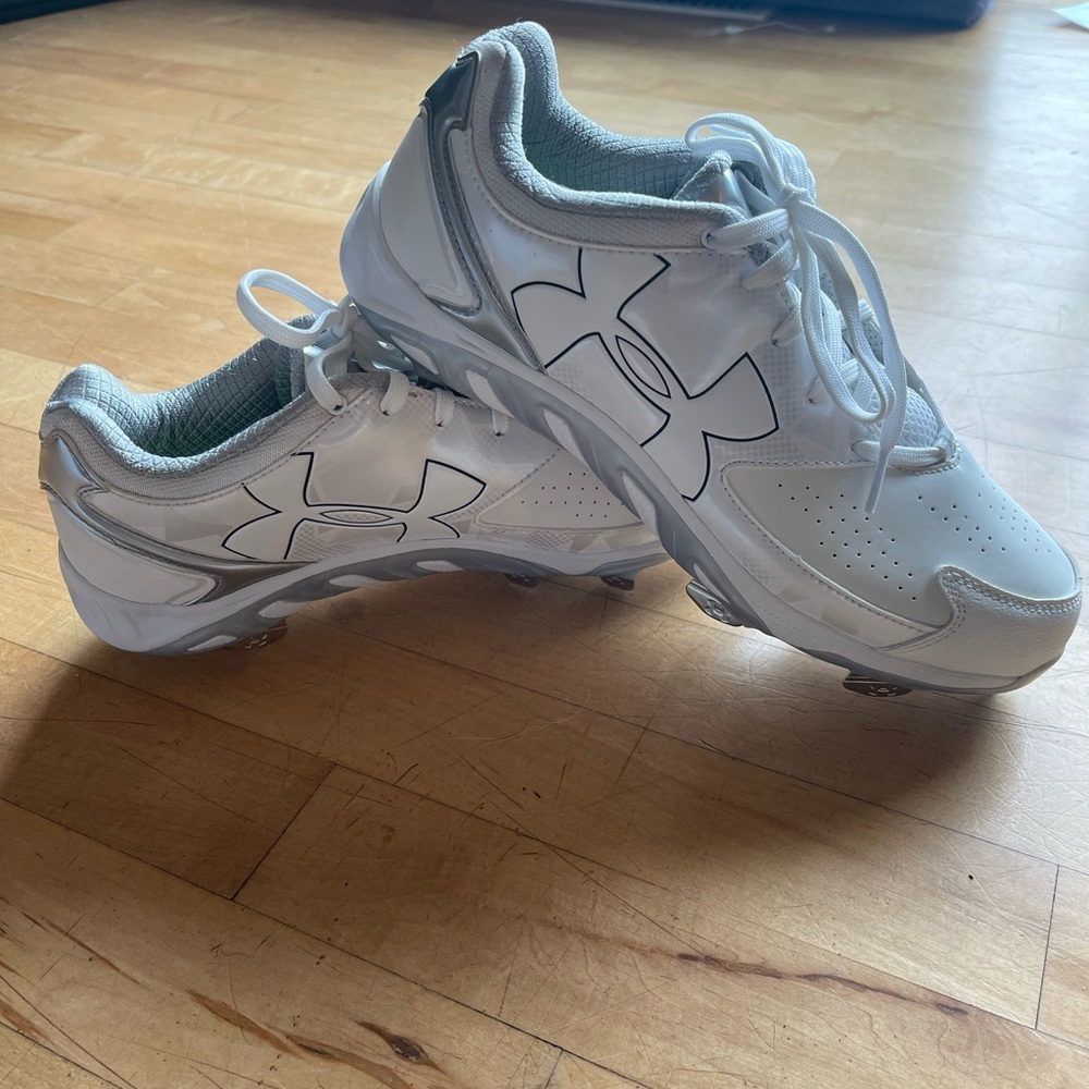 Under Armour Women’s Glyde Fastpitch Metal Cleats